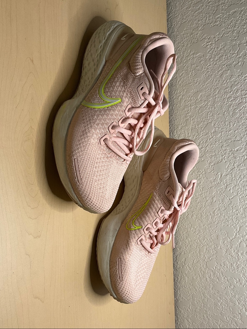 Nike ZoomX Invincible Run Flyknit 2 Pink Women’s Size 10
DESCRIPTION